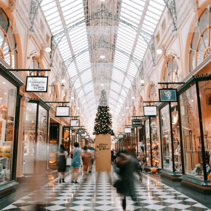 How to Drive Foot Traffic and Sales This Holiday Season: 7 Must-Try Tips for 2019